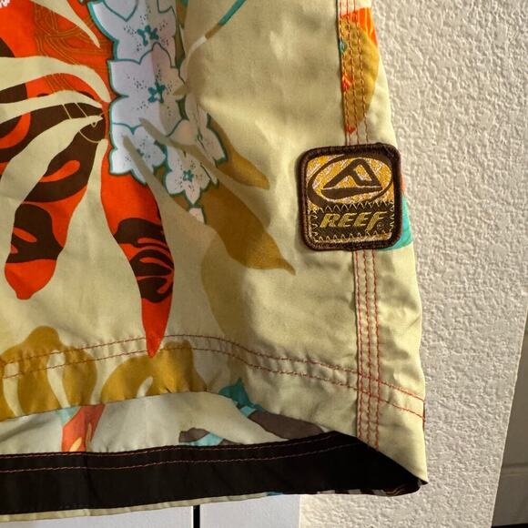 Reef Floral Men’s Board Shorts Unlined Size 33 Resortwear Vacation Beach Yellow - Picture 4 of 5